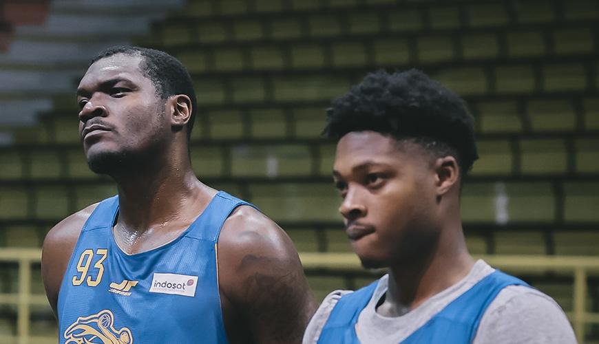 #BIRUBARU Satria Muda Pertamina Bandung Rekrut Dua Penggawa Asing: Jalen Jones dan Jordan â€œIvyâ€ Curry